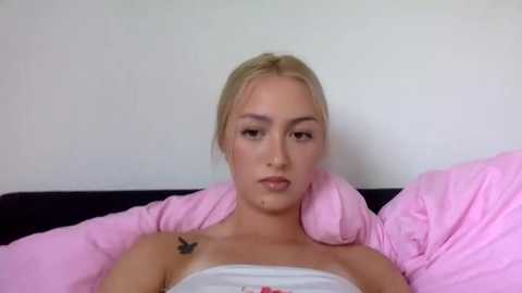 Media: kitty_swetty Stripchat 2025-06-18 19:02:00