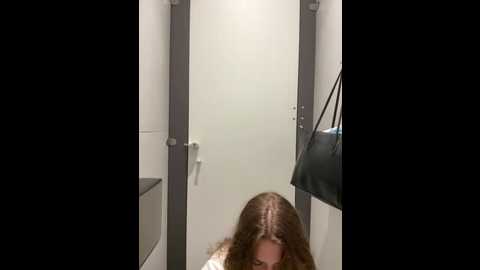 Media: mariid Stripchat 2025-06-18 07:37:00