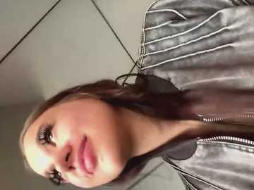 Media: juice_bunny Stripchat 2025-06-19 08:44:00