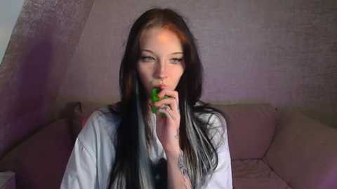Media: mefwhore Stripchat 2025-06-20 02:32:00