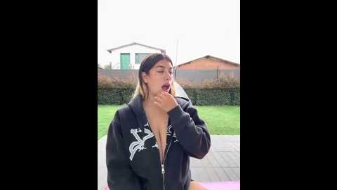Media: enyeld_ruru Stripchat 2025-06-21 16:39:00
