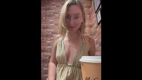 Media: the_snowwhitee Stripchat 2025-06-25 19:19:00