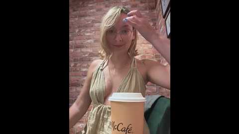 Media: the_snowwhitee Stripchat 2025-06-27 19:29:00