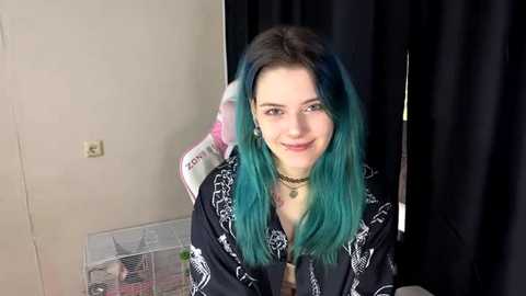 Media: twist_drip_meow Stripchat 2025-06-28 12:36:00