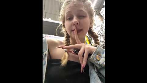 julie_cutie @ stripchat on 20250629