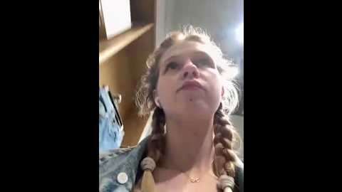 julie_cutie @ stripchat on 20250630