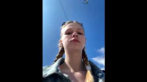 julie_cutie @ stripchat on 20250702