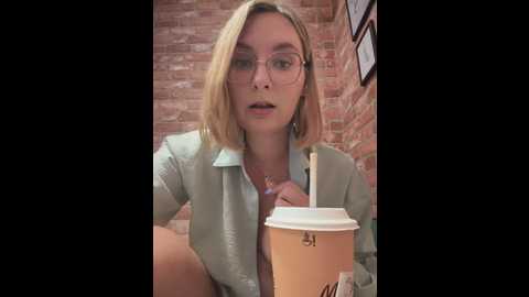 Media: the_snowwhitee Stripchat 2025-07-02 11:29:00