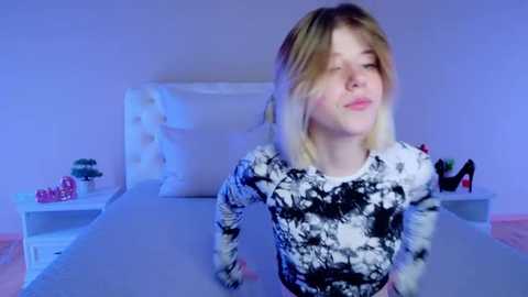 Media: bella_amory Stripchat 2025-07-03 20:53:00