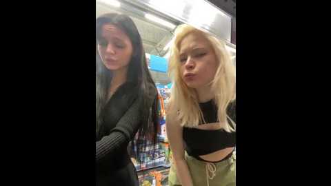 Media: cum_girlss Stripchat 2025-07-03 05:11:00