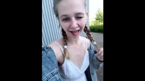 Media: julie_cutie Stripchat 2025-07-03 13:13:00
