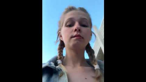 Media: julie_cutie Stripchat 2025-07-03 18:03:00