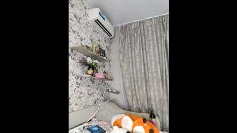 Media: lola_hale Stripchat 2025-07-04 21:21:00