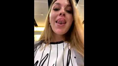 Media: sweet___emily Stripchat 2025-07-04 16:03:00