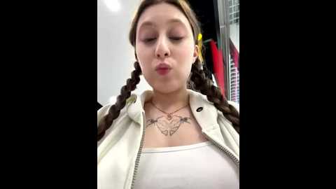 Media: cuteperseon Stripchat 2025-07-05 16:15:00