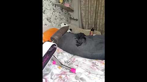lola_hale @ stripchat on 20250705