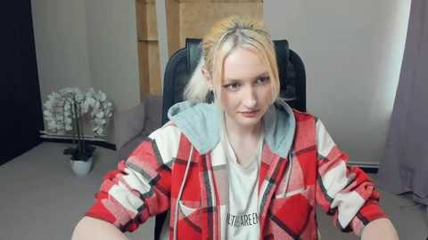 Media: easterblink Stripchat 2025-07-06 13:19:00