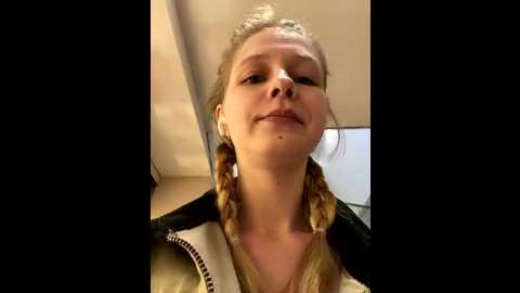 julie_cutie @ stripchat on 20250706