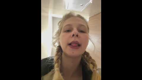 julie_cutie @ stripchat on 20250706