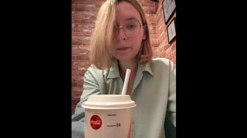 Media: the_snowwhitee Stripchat 2025-07-06 10:38:00
