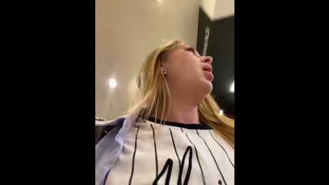 Media: sweet___emily Stripchat 2025-07-07 18:33:00