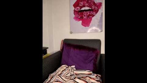 Media: hanaa_18 Stripchat 2025-07-09 02:20:00