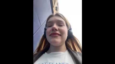 Media: honey___hot Stripchat 2025-07-09 13:37:00