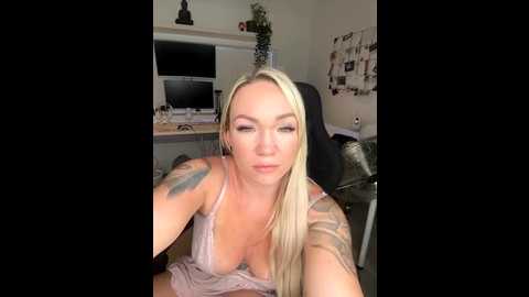 juicylou_ @ stripchat on 20250710