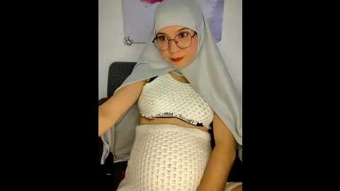 Media: hanaa_18 Stripchat 2025-07-15 21:41:00