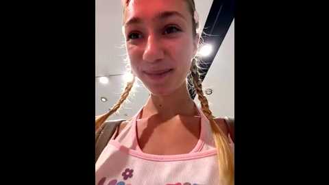 Media: lia__love Stripchat 2025-07-15 12:38:00