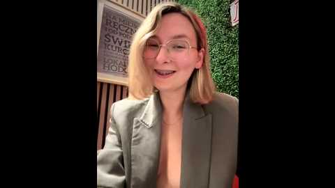 Media: the_snowwhitee Stripchat 2025-07-15 19:33:00