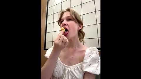 julie_cutie @ stripchat on 20250716