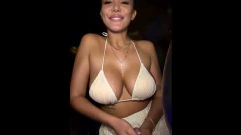 Media: amiraaluxe Stripchat 2025-07-17 01:59:00
