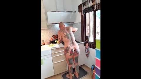 Media: emma_milf25 Stripchat 2025-07-17 11:56:00