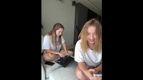 nura_n_sarah @ stripchat on 20250717