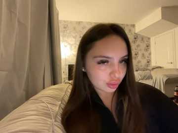 Media: teasing_teen Stripchat 2025-07-17 22:52:00