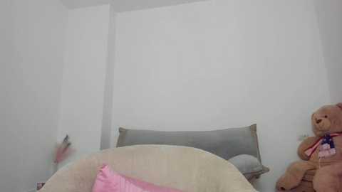 Media: daisy_abby Stripchat 2025-07-18 06:20:00