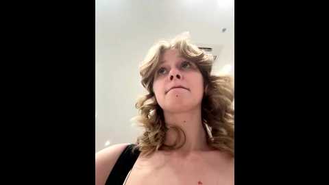 julie_cutie @ stripchat on 20250718