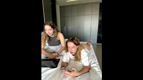 nura_n_sarah @ stripchat on 20250718
