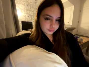 Media: teasing_teen Stripchat 2025-07-18 00:42:00