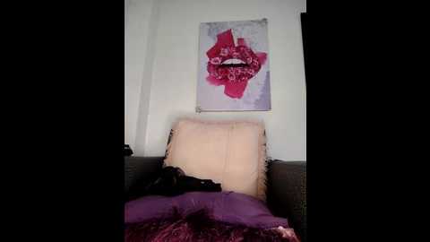 Media: hanaa_18 Stripchat 2025-07-23 22:01:00