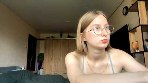 Media: kattie_slowfire Stripchat 2025-07-23 11:43:00