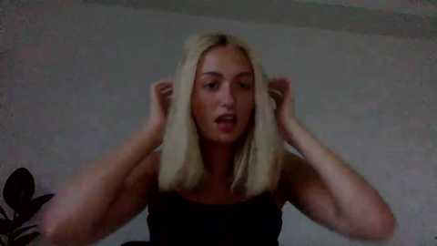Media: kitty_swetty Stripchat 2025-07-23 20:00:00