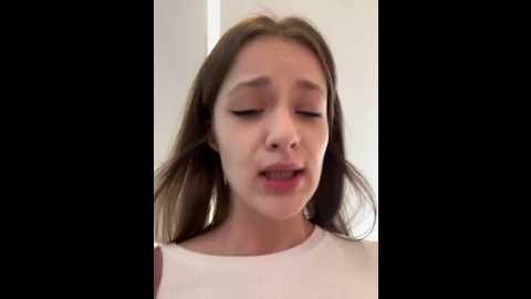 Media: kittyqueeny Stripchat 2025-07-23 14:12:00