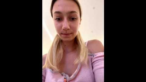 Media: lia__love Stripchat 2025-07-31 12:18:00