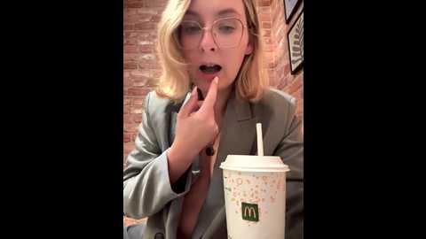 the_snowwhitee @ stripchat on 20250802