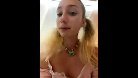 Media: lia__love Stripchat 2025-08-03 17:16:00