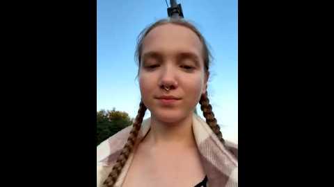 Media: bambi_lu Stripchat 2025-08-04 02:16:00