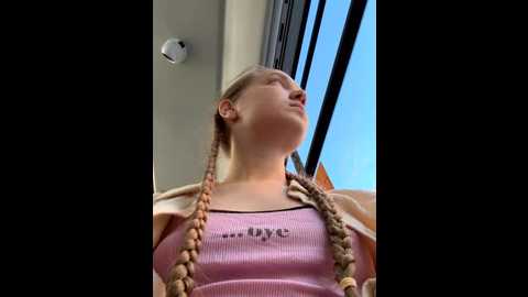 Media: bambi_lu Stripchat 2025-08-04 02:57:00
