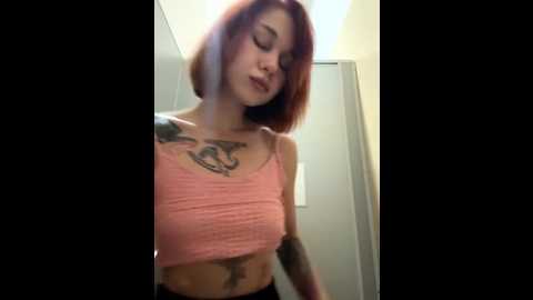 Media: rosiesecret Stripchat 2025-08-06 11:52:00